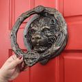 Design Toscano Pride of the Lions Foundry Cast Iron Lion Door Knocker SP2106